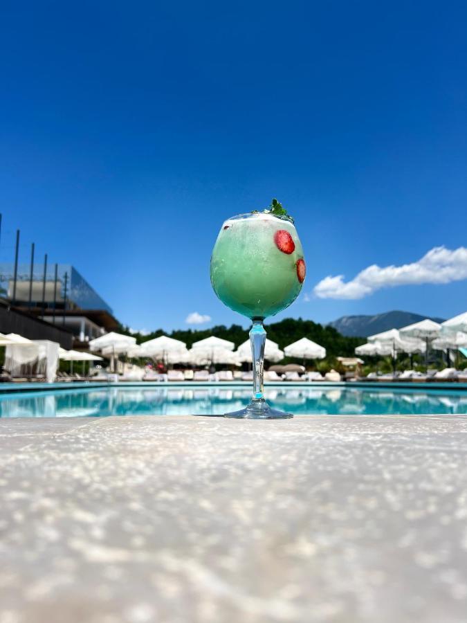 Equos Resort Hotel Tirana Exteriör bild